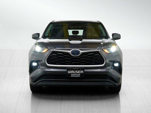 Photo of 2022 Magnetic Gray Metallic Toyota Highlander Hybrid