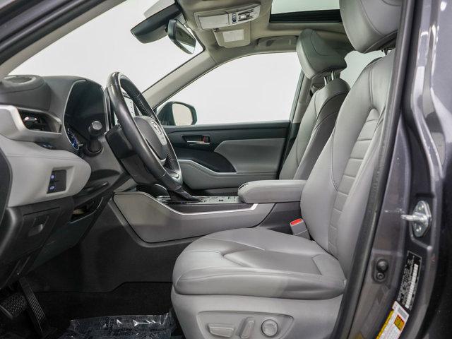 Photo of 2022 Magnetic Gray Metallic Toyota Highlander Hybrid