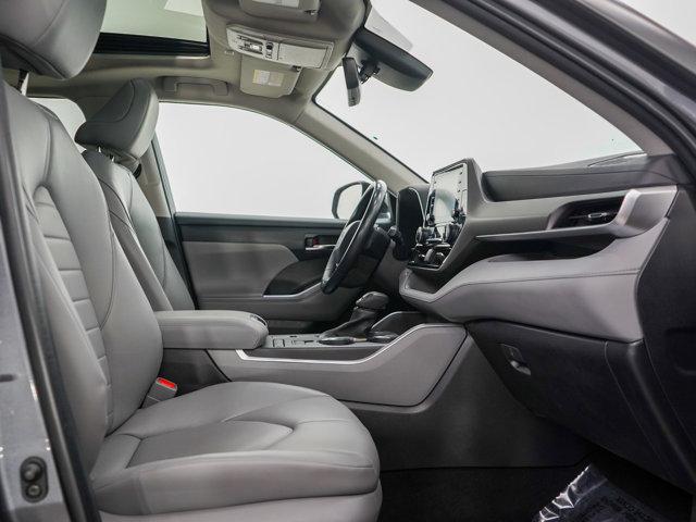 Photo of 2022 Magnetic Gray Metallic Toyota Highlander Hybrid