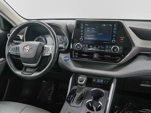 Photo of 2022 Magnetic Gray Metallic Toyota Highlander Hybrid