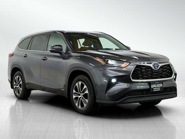 Photo of 2022 Magnetic Gray Metallic Toyota Highlander Hybrid
