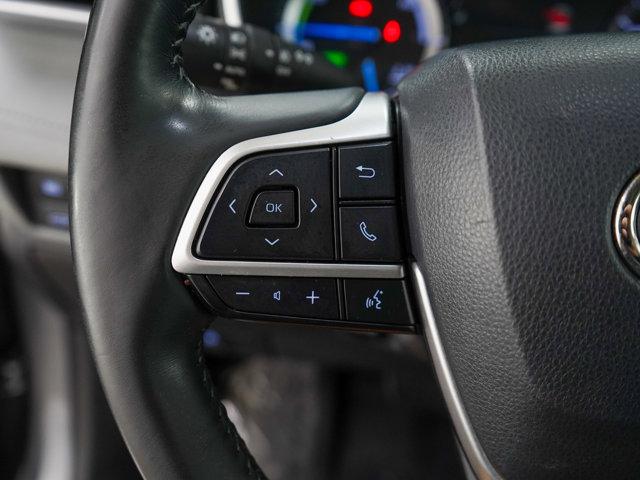 Photo of 2022 Magnetic Gray Metallic Toyota Highlander Hybrid