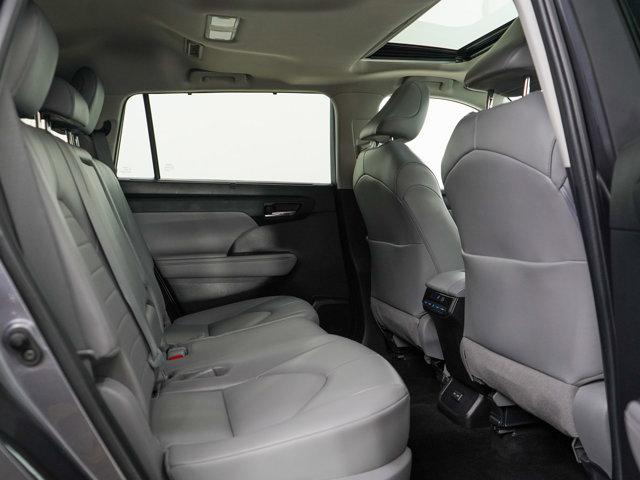 Photo of 2022 Magnetic Gray Metallic Toyota Highlander Hybrid