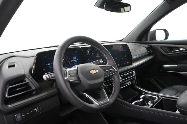 Photo of 2025 Iridescent Pearl Tricoat Chevrolet Traverse