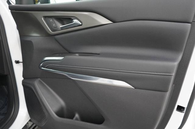 Photo of 2025 Iridescent Pearl Tricoat Chevrolet Traverse