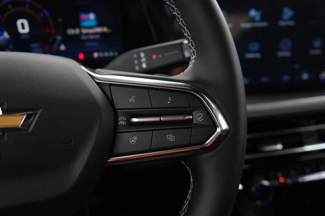Photo of 2025 Iridescent Pearl Tricoat Chevrolet Traverse