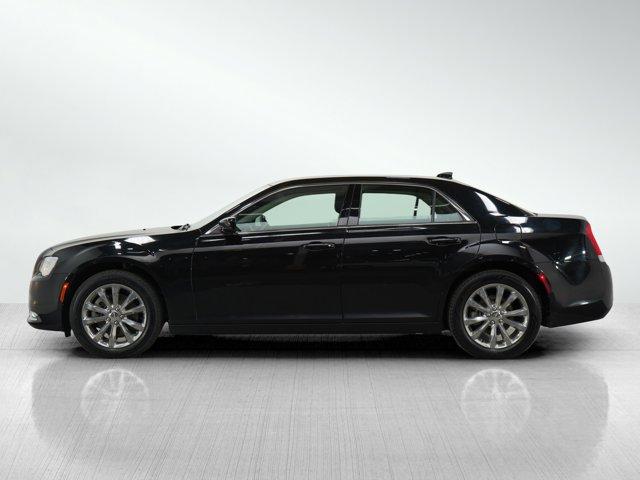 Photo of 2021 Gloss Black Chrysler 300