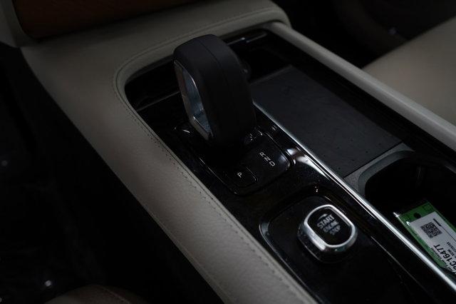 Photo of 2022 Blue Volvo XC90 Recharge Plug-In Hybrid