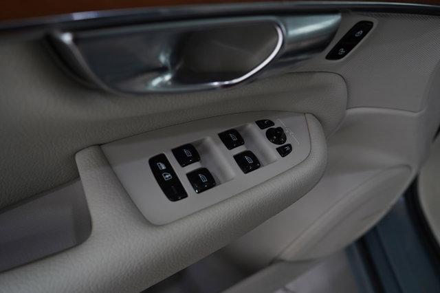Photo of 2022 Blue Volvo XC90 Recharge Plug-In Hybrid
