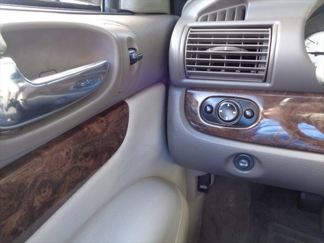 Photo of 2005 Bright Silver Metallic Clearcoat/Black Cloth Top Chrysler Sebring