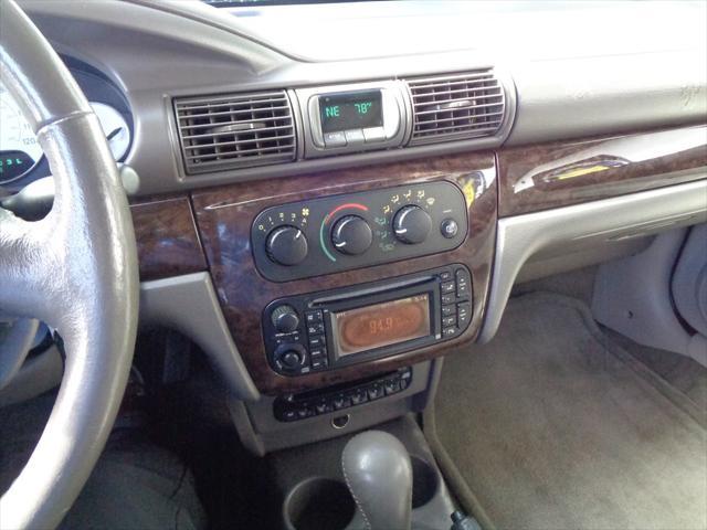 Photo of 2005 Bright Silver Metallic Clearcoat/Black Cloth Top Chrysler Sebring
