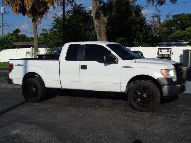 Photo of 2014 Oxford White Ford F-150