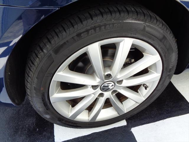 Photo of 2012 DK BLU Volkswagen Eos