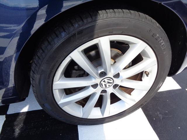 Photo of 2012 DK BLU Volkswagen Eos