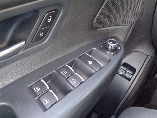Photo of 2012 DK BLU Volkswagen Eos