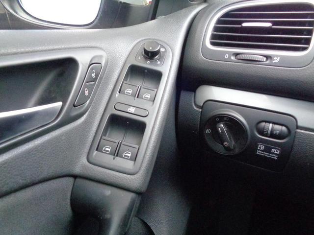 Photo of 2012 Candy White Volkswagen Golf