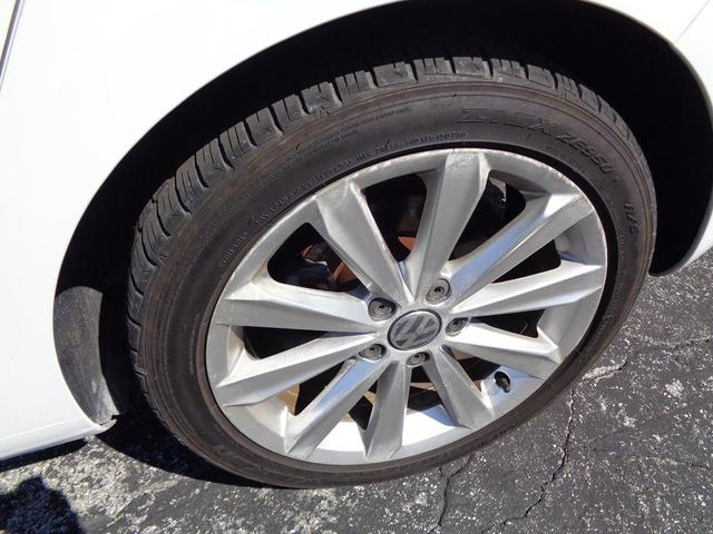 Photo of 2012 Candy White Volkswagen Golf
