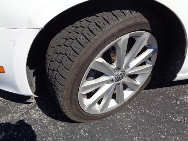 Photo of 2012 Candy White Volkswagen Golf