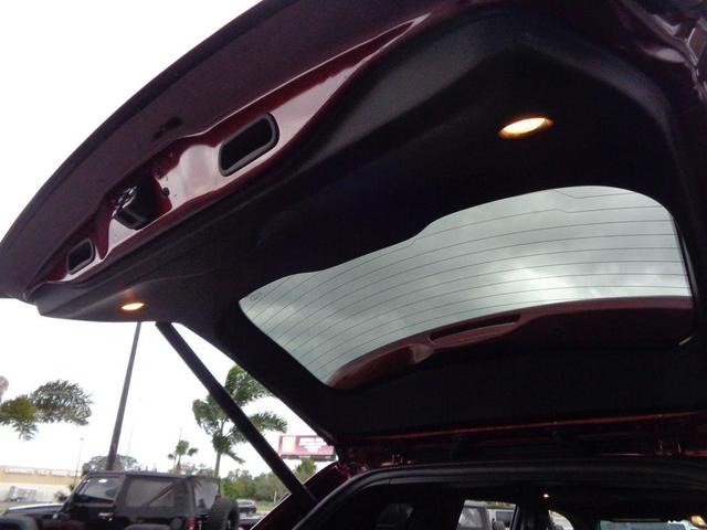 Photo of 2017 Velvet Red Pearlcoat Jeep Grand Cherokee