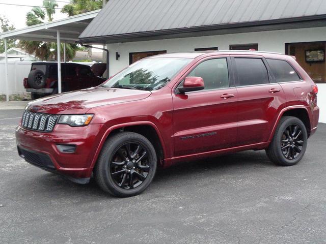 Photo of 2017 Velvet Red Pearlcoat Jeep Grand Cherokee