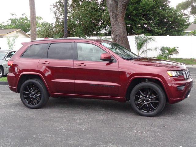 Photo of 2017 Velvet Red Pearlcoat Jeep Grand Cherokee