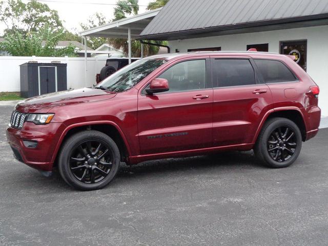 Photo of 2017 Velvet Red Pearlcoat Jeep Grand Cherokee