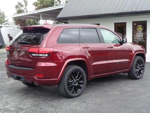 Photo of 2017 Velvet Red Pearlcoat Jeep Grand Cherokee