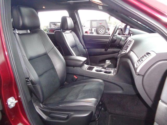 Photo of 2017 Velvet Red Pearlcoat Jeep Grand Cherokee