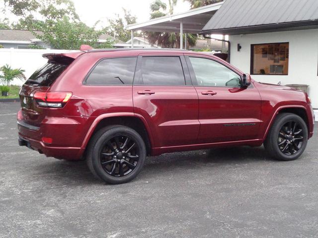 Photo of 2017 Velvet Red Pearlcoat Jeep Grand Cherokee