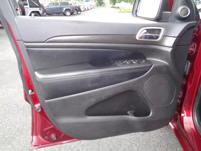 Photo of 2017 Velvet Red Pearlcoat Jeep Grand Cherokee