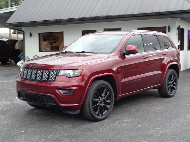 Photo of 2017 Velvet Red Pearlcoat Jeep Grand Cherokee