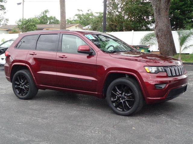 Photo of 2017 Velvet Red Pearlcoat Jeep Grand Cherokee