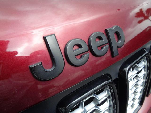 Photo of 2017 Velvet Red Pearlcoat Jeep Grand Cherokee