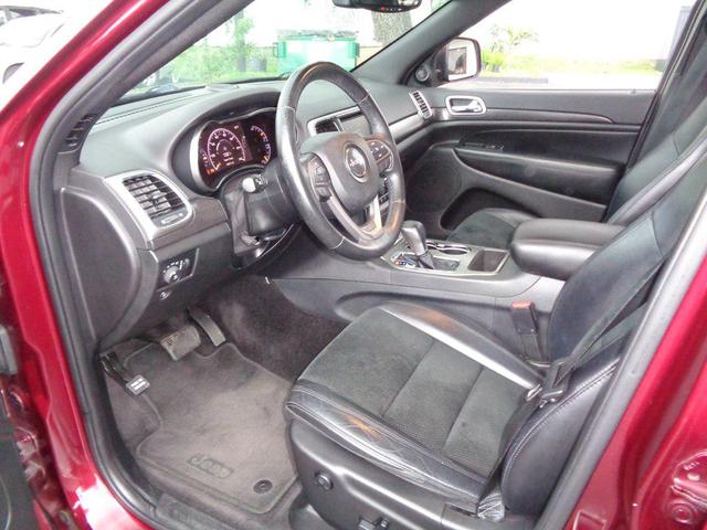 Photo of 2017 Velvet Red Pearlcoat Jeep Grand Cherokee