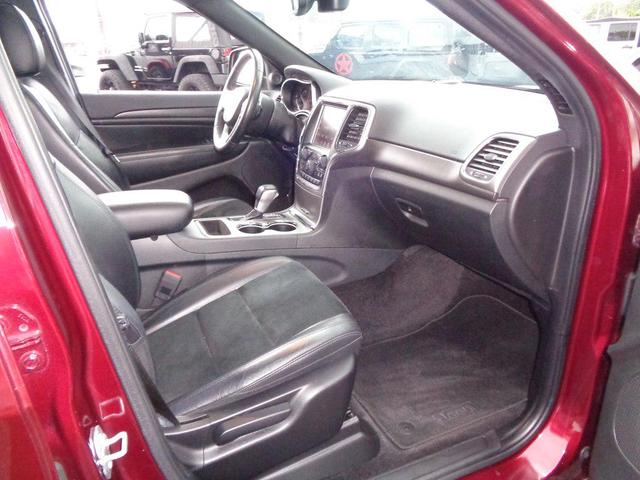 Photo of 2017 Velvet Red Pearlcoat Jeep Grand Cherokee