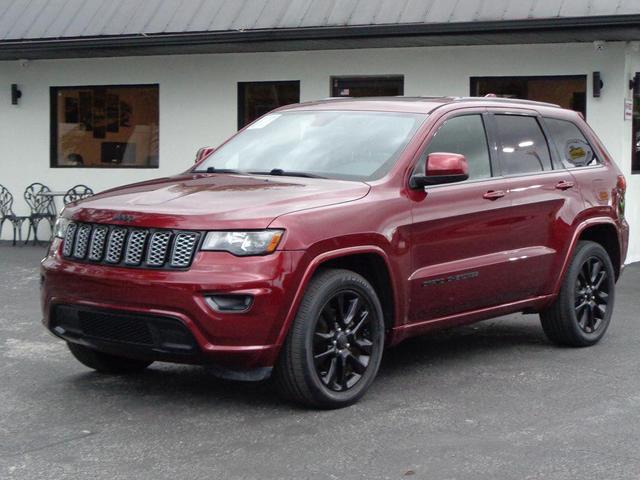 Photo of 2017 Velvet Red Pearlcoat Jeep Grand Cherokee