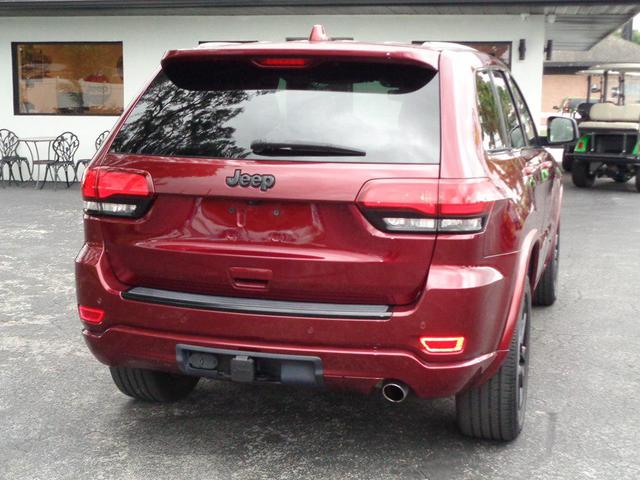 Photo of 2017 Velvet Red Pearlcoat Jeep Grand Cherokee
