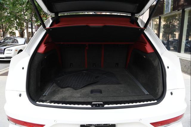 Photo of 2023 Glacier White Solid Bentley Bentayga