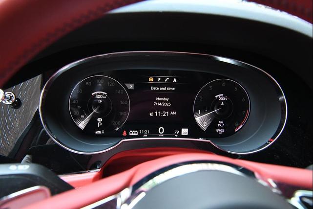 Photo of 2023 Glacier White Solid Bentley Bentayga