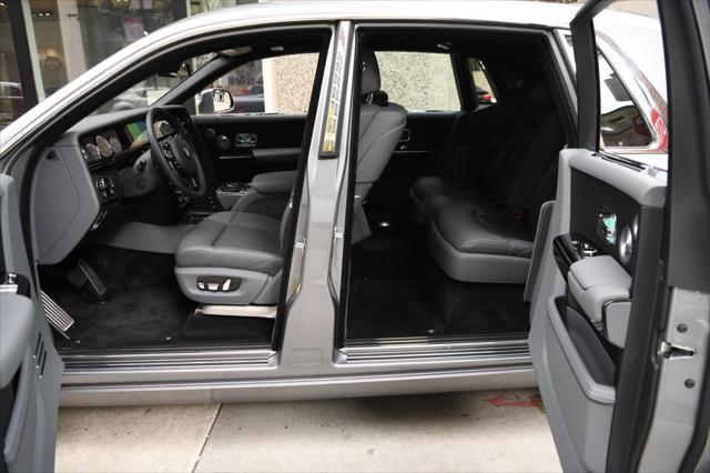 Photo of 2022 Jubilee Silver Rolls-Royce Phantom