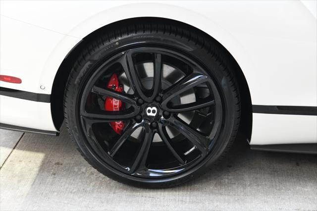 Photo of 2022 Glacier White Solid Bentley Continental GT