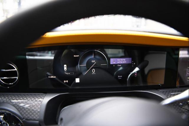 Photo of 2025 Arctic White Rolls-Royce Spectre