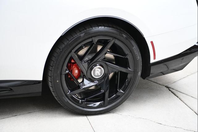 Photo of 2025 Arctic White Rolls-Royce Spectre