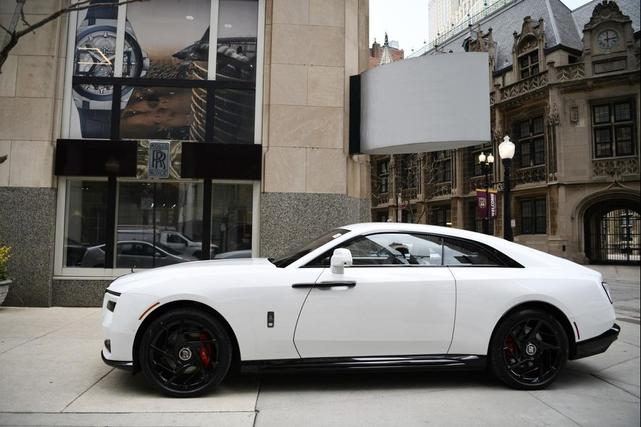 Photo of 2025 Arctic White Rolls-Royce Spectre