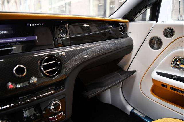Photo of 2025 Arctic White Rolls-Royce Spectre