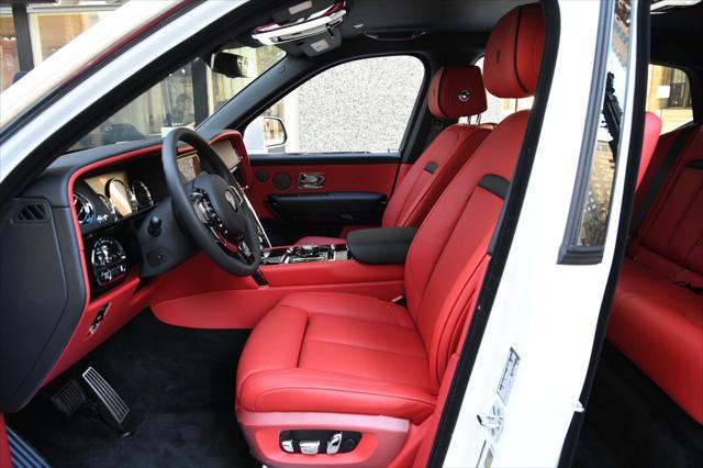 Photo of 2023 English White Rolls-Royce Cullinan