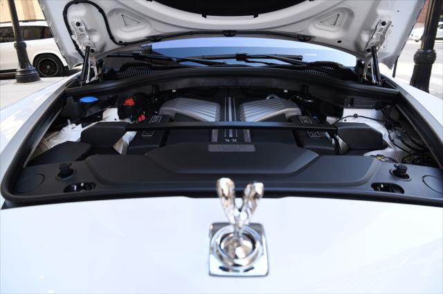 Photo of 2023 English White Rolls-Royce Cullinan