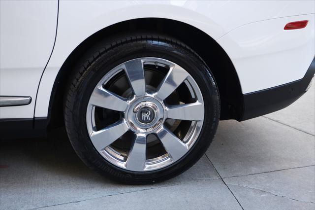 Photo of 2023 English White Rolls-Royce Cullinan