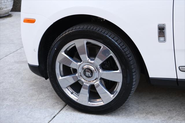 Photo of 2023 English White Rolls-Royce Cullinan