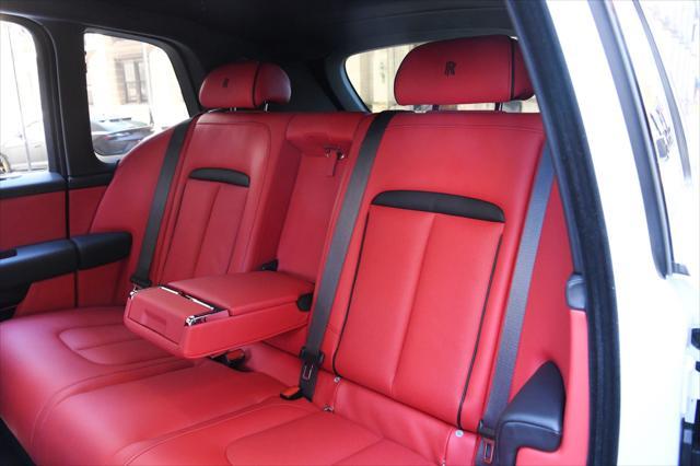 Photo of 2023 English White Rolls-Royce Cullinan
